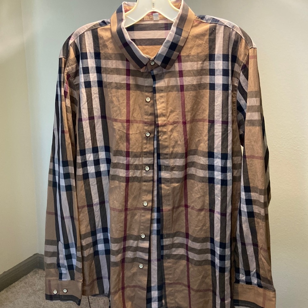 Burberry button up size large 2023 exclusive